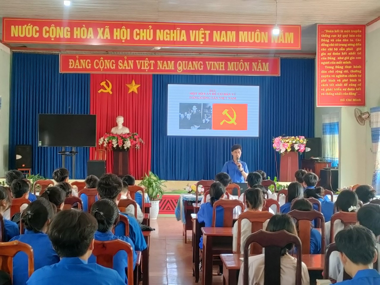  BCH Đoàn xã Krông Buk đã tổ chức lớp Bồi dưỡng cảm tình Đoàn cho thanh niên tiêu biểu năm 2024